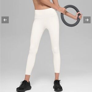 Alo High-Waist Airbrush 7/8 Leggings in Bone color